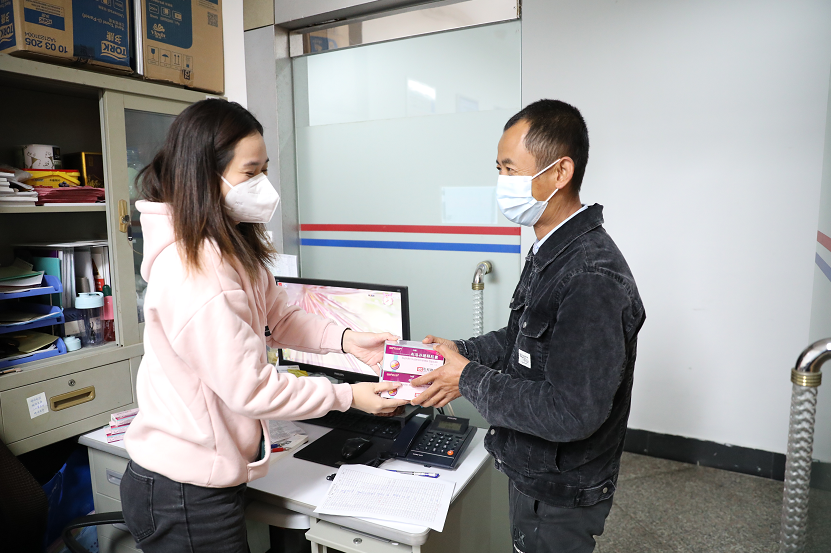 冬日里的溫暖，聯邦制藥為職工發放防疫物資